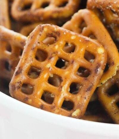 bowl of apple pie spiced pretzels