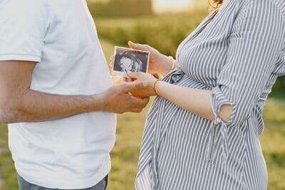 couple holding an ultrasound photo